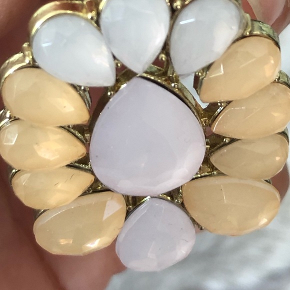 🔴 Light Pink & Peach Statement Earrings - Picture 3 of 5